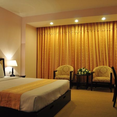 Dong Kinh A Hotel Ho Chi Minh-stad Buitenkant foto