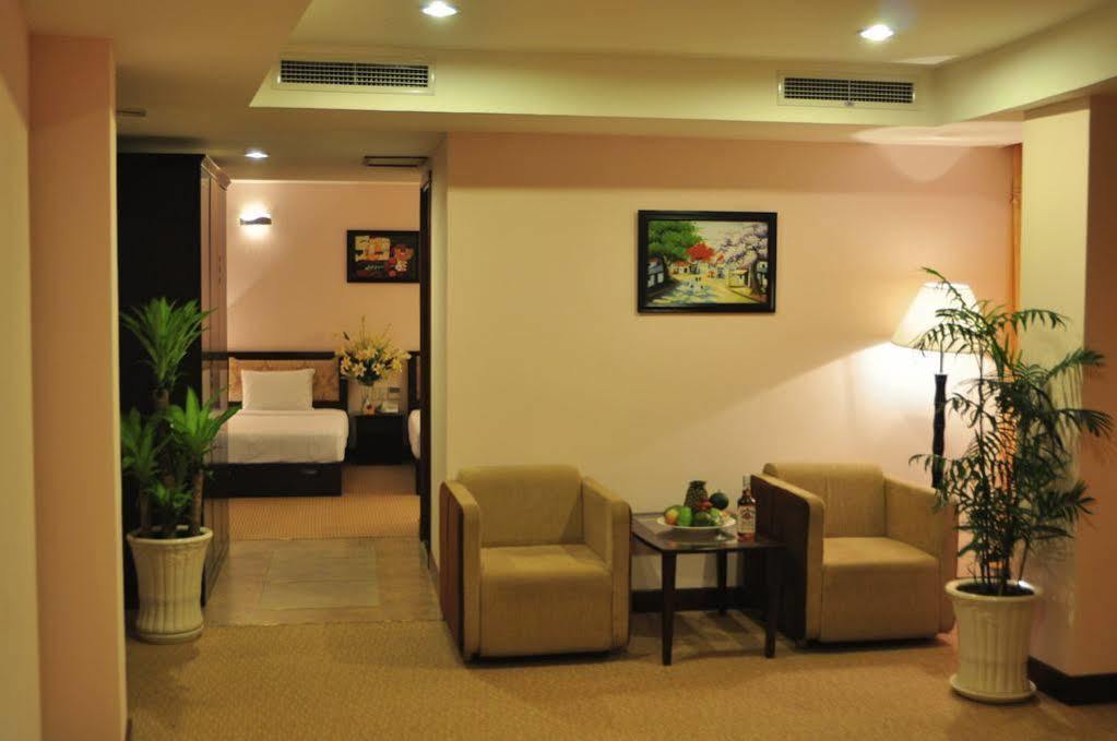 Dong Kinh A Hotel Ho Chi Minh-stad Buitenkant foto