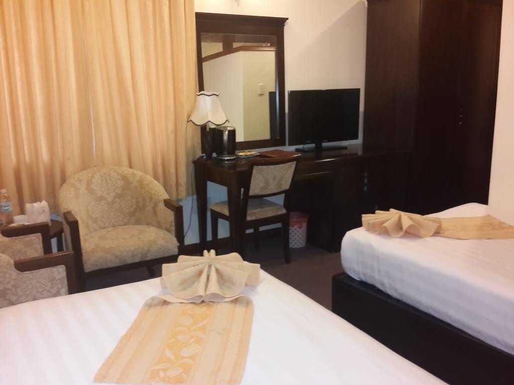 Dong Kinh A Hotel Ho Chi Minh-stad Buitenkant foto